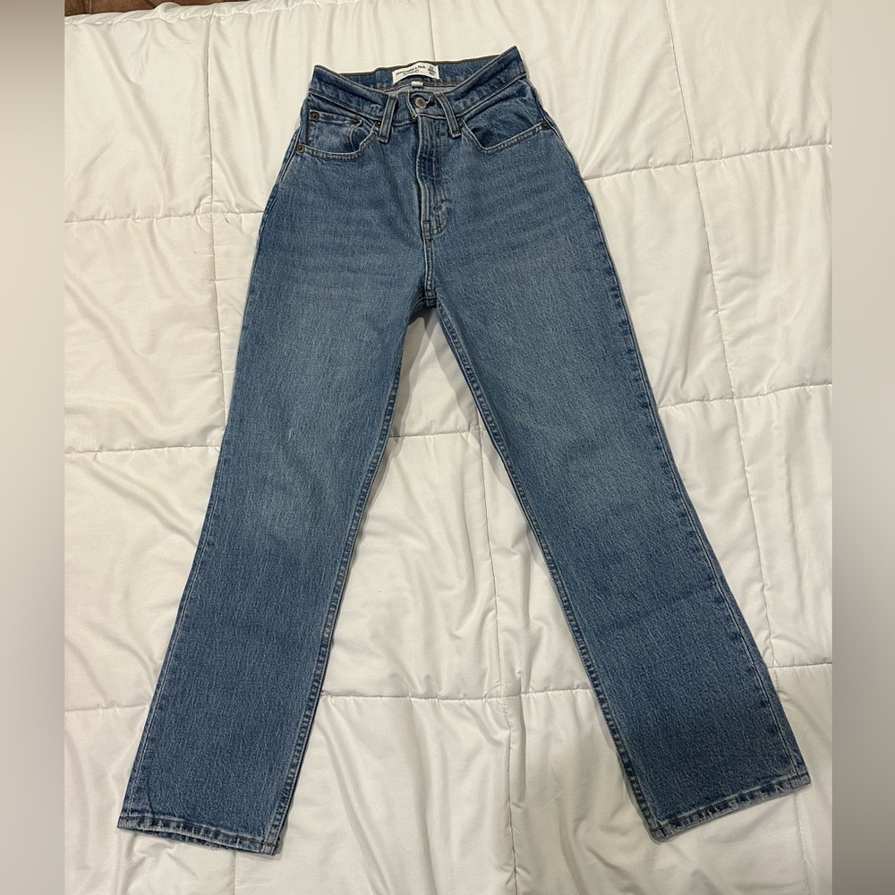 Abercrombie 90’s Straight Ultra High Rise